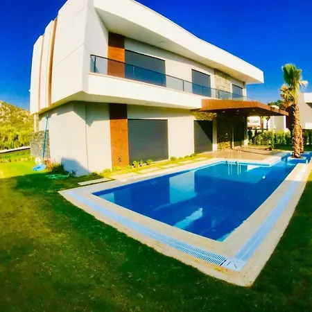 Vakantiehuis Ada Life || Luxury Villa Oasis 2 - #117469 Kuşadası